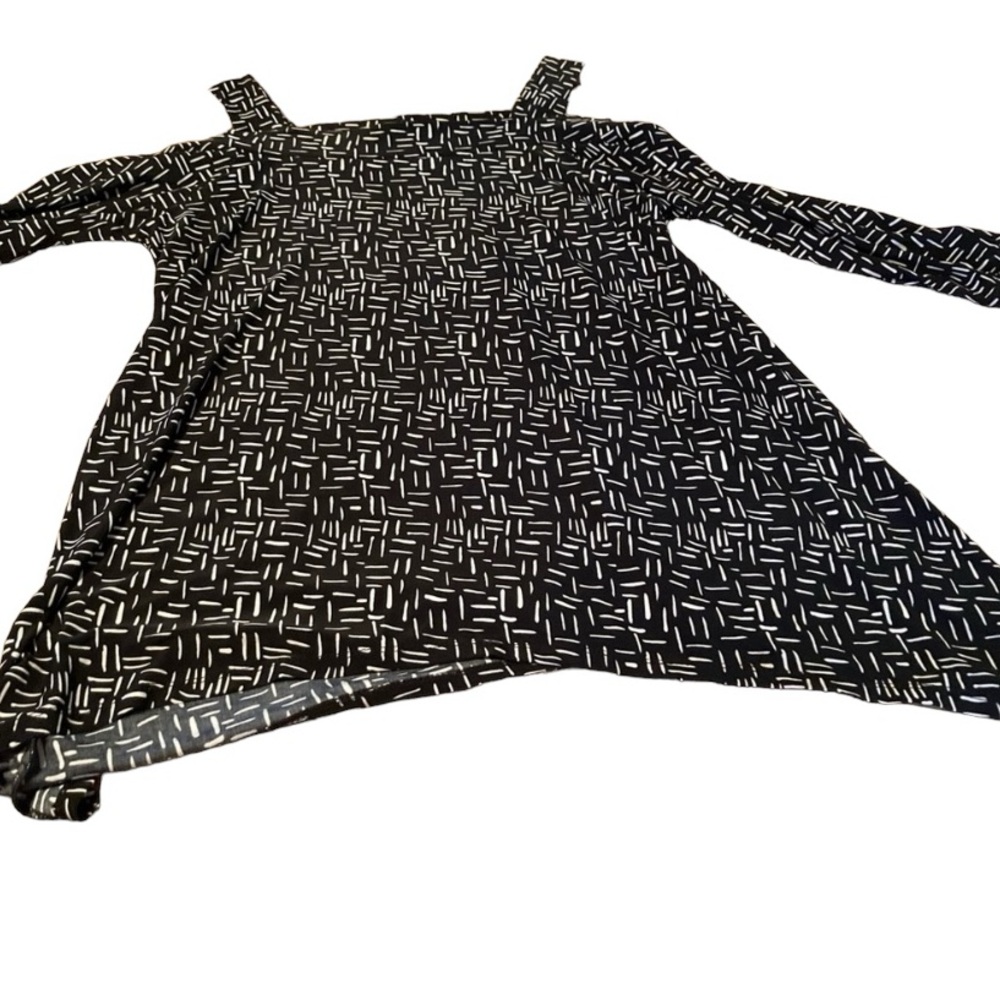 Long sleeve Cold Shoulder Top by Lily Morgan (L)